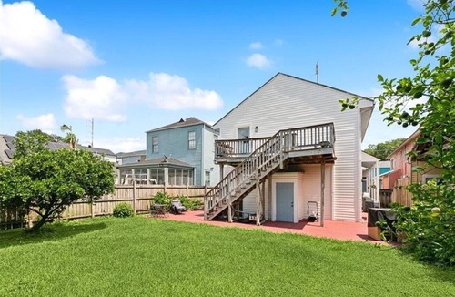 Irish Channel Condo | Irish Channel 2-bedroom condo within walking distance to Magazine Street!