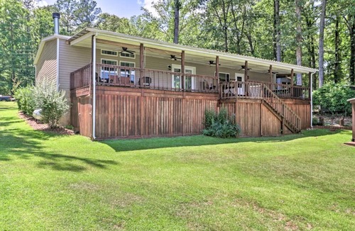 Milledgeville House | 'Irish Rover' Lake Home w/Yard Bar & Dock!