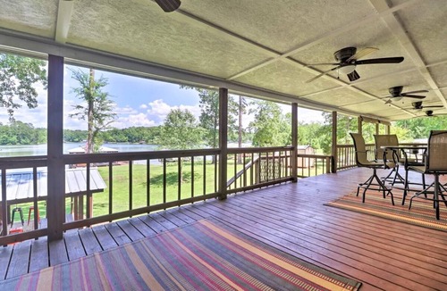 Milledgeville House | 'Irish Rover' Lake Home w/Yard Bar & Dock!