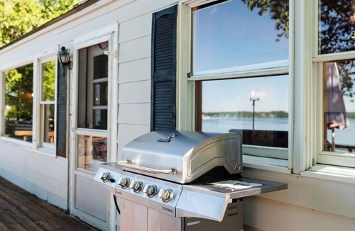Ponshewaing Cottage | Island view Lake Cottage on Crooked Lake, best views!