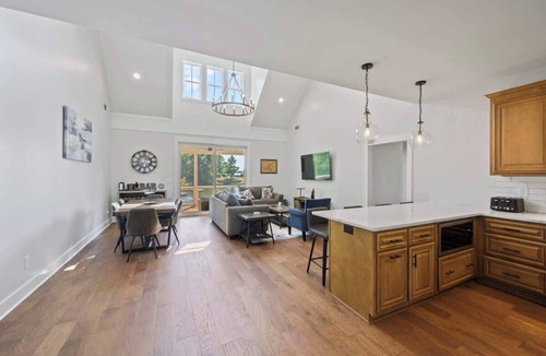 Milledgeville House | It's Shore To Be A Lake Day!