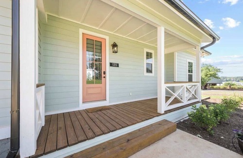 Milledgeville House | It's Shore To Be A Lake Day!