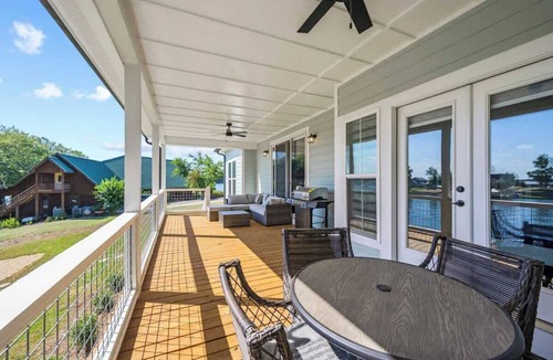 Milledgeville House | It's Shore To Be A Lake Day!