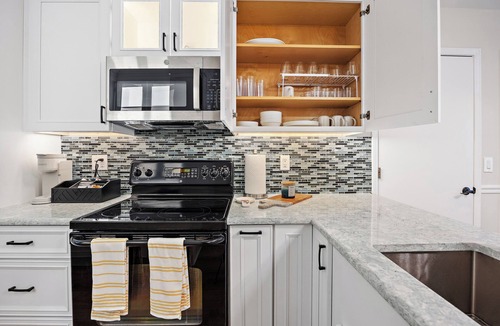 Del Rio House | Jacksonville Family Oasis with Screened Heated Pool Sleeps 10