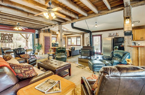 Jasper Cabin | Jasper '7 Timbers' Cabin on 10 Acres w/a Creek!