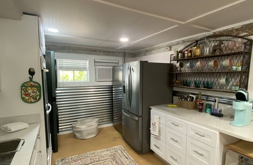 Old Town House | JD’s Zebras - Redesigned Historic School Guesthouse, Old BSL, Steps to Beach