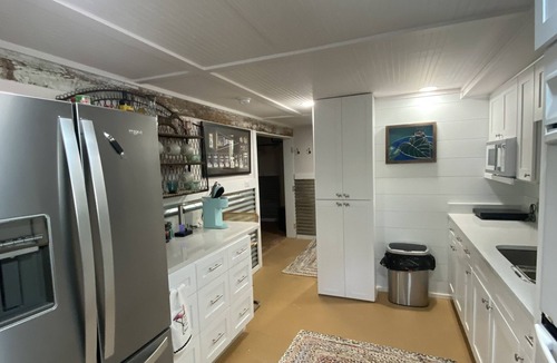 Old Town House | JD’s Zebras - Redesigned Historic School Guesthouse, Old BSL, Steps to Beach