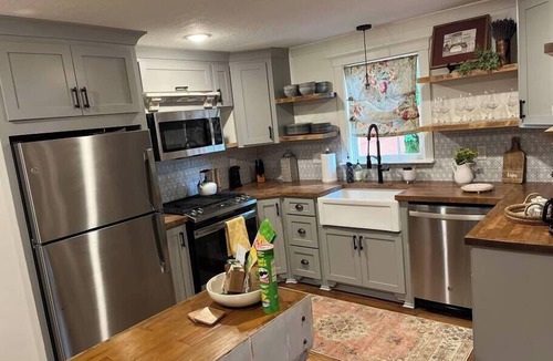 Laurel House | Jenny's Cottage (W/Pool)-3 Blocks from Downtown