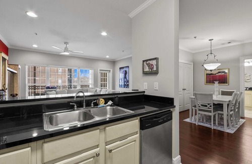 Tuscaloosa Condo | JJ's Happy Houndstooth | Walk to Campus & Gameday Venues