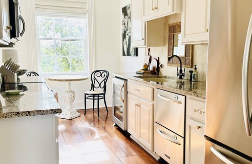 Historic Downtown Savannah Condo | Jones St Penthouse with Private Rooftop & Spectacular Views + FREE Golf Cart
