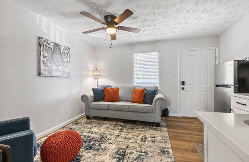 Auburn Condo | Jordan Hare Views & Walk to Campus - Queen Bed+ Sleeper Sofa