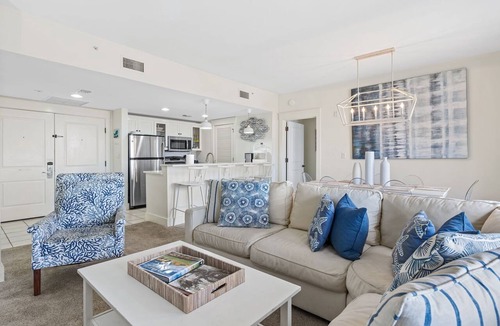 Baytowne Wharf Condo | July 5-7 Now Open* Rare Find In Baytowne* Golf Cart* Tropical Pool Deck* Hot Tub