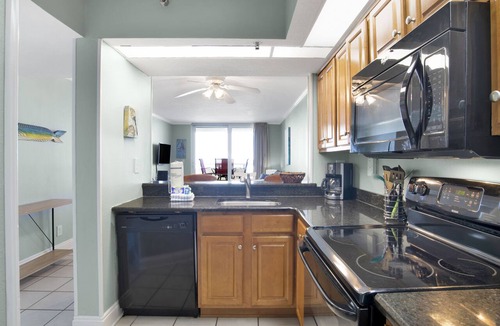 Ono Island Condo | July 8+9 Open*Oceanfront*Walkout Patio for EZ Access to Beach+Ocean+Pools