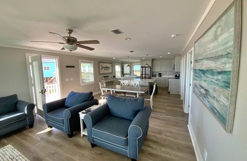 Southpointe House | July Discounted! Modern, Beachfront & Pet Friendly