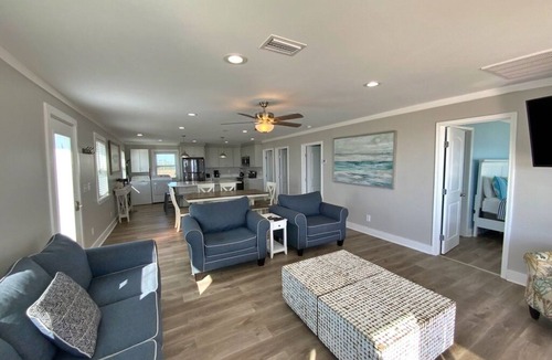 Southpointe House | July Discounted! Modern, Beachfront & Pet Friendly