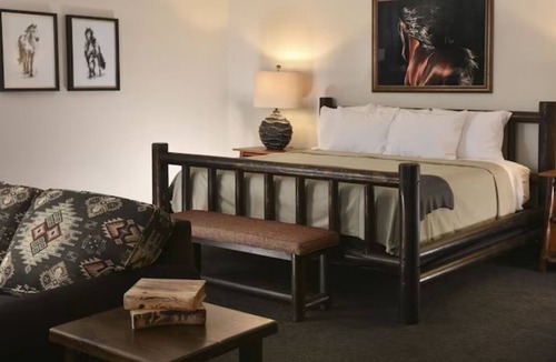 Broken Arrow Hotel | Junior Theme, Stoney Creek Tulsa, Whirlpool, Living Area | 2 Units