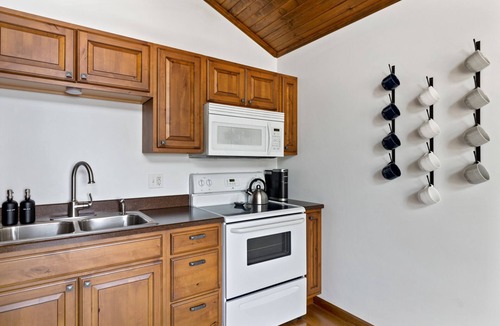 Paw Paw Lake House | Juniper Presents: Deluxe Vacay on Bluff Overlooking PawPaw Lke, Elegant+Comfy