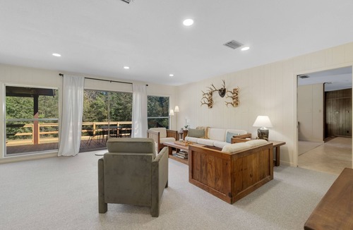 Hattiesburg House | K K’s Hideaway—pond/pool table