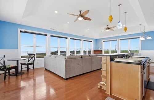 Perry House | Keaton Sunset Retreat