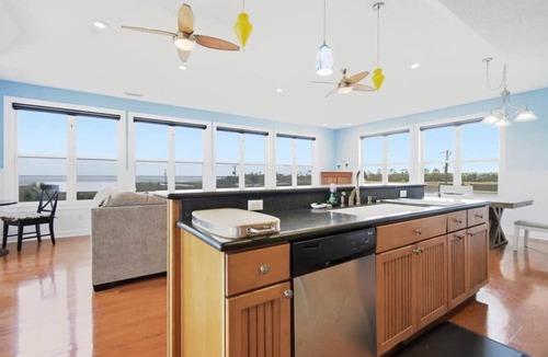 Perry House | Keaton Sunset Retreat