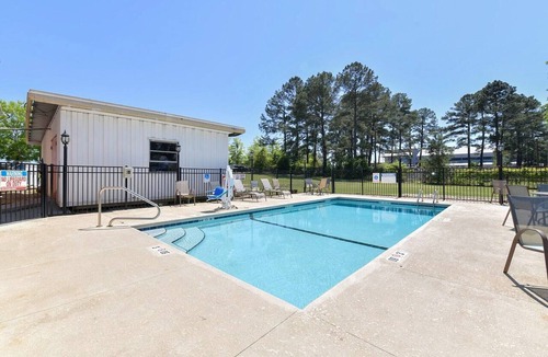 Valdosta Apartment | King Bed|Non Smoking