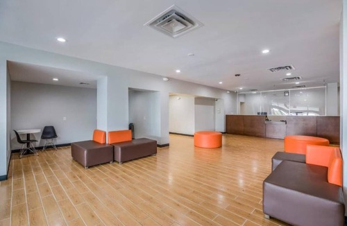 Orlando Apartment | King Bed Non-Smoking