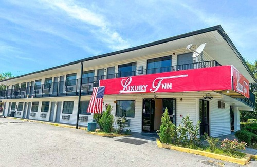 Albany Apartment | King Bed Smoking | Albany