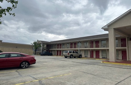 Macon Apartment | King Bed|Smoking|Macon