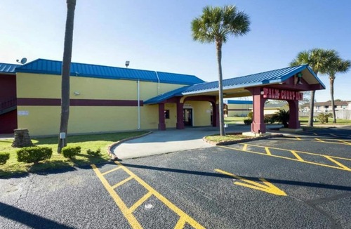 Northwest Pensacola Apartment | King Bed|Smoking|Pensacola FL