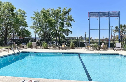 Valdosta Apartment | King Bed|Smoking|Valdosta GA