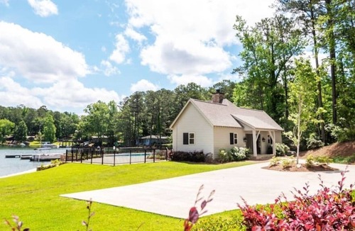 Tallassee House | King Beds - Comfortable and Quiet