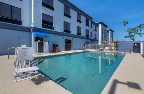 Orlando Apartment | King Room Near Service Now ORL