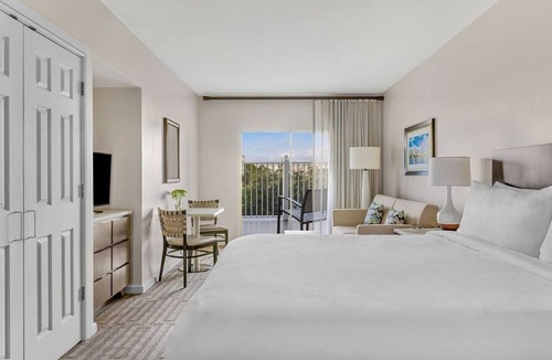 Williamsburg Condo | King Studio w/Balcony | Near Theme Parks