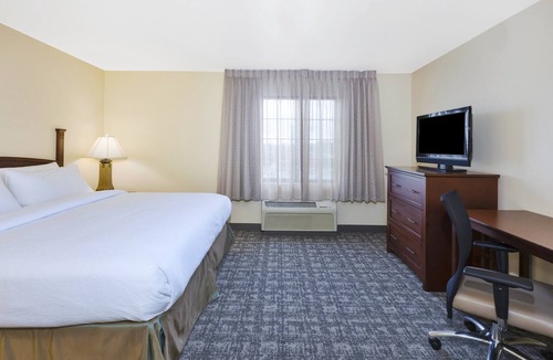 Okemos Condo | King Suite. Free Breakfast. Pool. Near Michigan State University.
