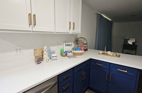 Pass Drury Cottage | Knot Just Fishin: Ice Machine, Bikes, Covered Patio, Outdoor TV, Grill, & Games.