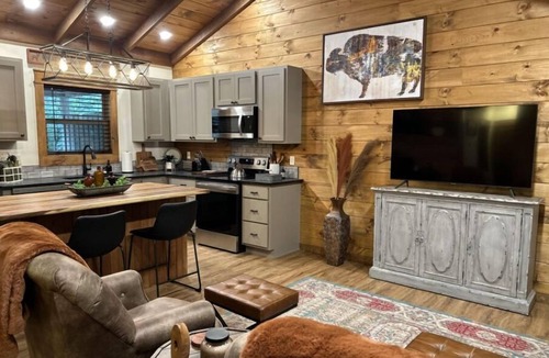 Jasper Cabin | Knotty Pine cabin, Couples Retreat w/Hot Tub And Patio Gas log Fireplace.