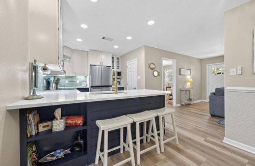 Wright House | Ksweetly's 4-bdrm, 2 bath home, sand Volleyball court; Fort Walton Beach