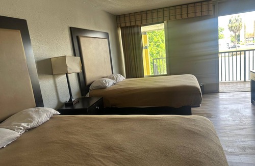 Albany Hotel | La Casa Inn Albany Near Tifton GA I 75