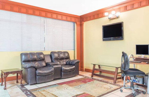 Albany Hotel | La Casa Inn Albany Near Tifton GA I 75