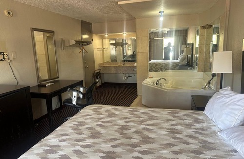 Albany Hotel | La Casa Inn Albany Near Tifton GA I 75