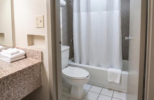Albany Hotel | La Casa Inn Albany Near Tifton GA I 75