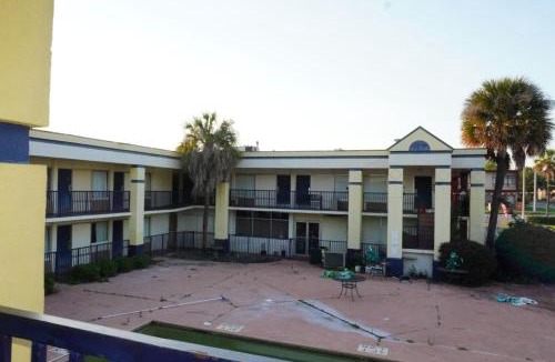 Albany Hotel | La Casa Inn Albany Near Tifton GA I 75