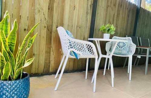 Lincolnville Apartment | LA CASITA COZY COTTAGE DOWNTOWN!