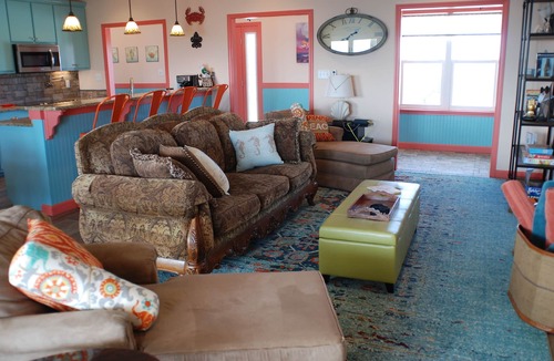 Dauphin Island House | LA Lady | Grab August 1st week for your back to school vacay!