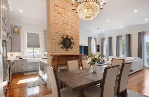 Uptown Historic District House | La Maison De La Celebration