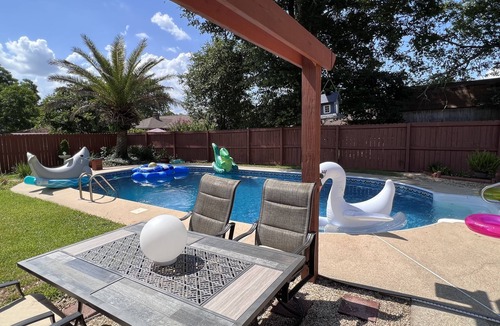 Northwest Pensacola House | ⭐️La Puerta Al cielo - Private Pool, Game Room & Kareoke