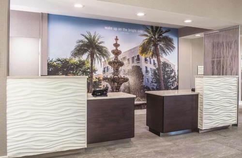Lake Mary Hotel | La Quinta by Wyndham Orlando Lake Mary