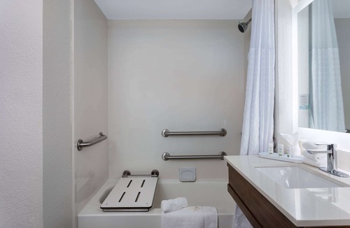 Northeast Pensacola Hotel | La Quinta Inn by Wyndham Pensacola