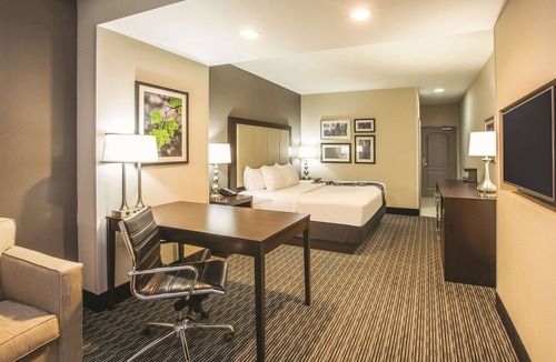Hattiesburg Hotel | La Quinta Inn & Suites by Wyndham Hattiesburg - I-59