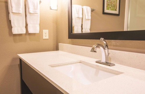Hattiesburg Hotel | La Quinta Inn & Suites by Wyndham Hattiesburg - I-59